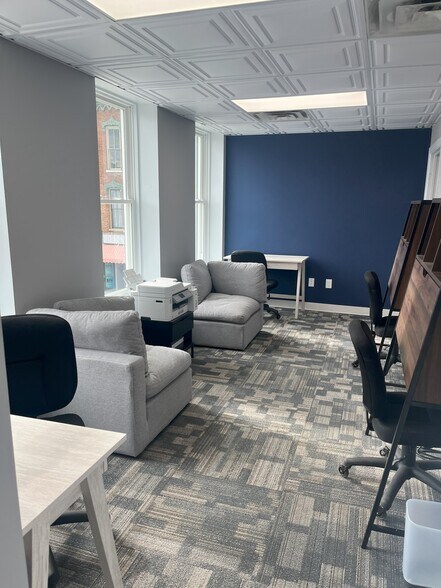 More Photos Of 40 Monument Sq, Urbana General Retail For Sale