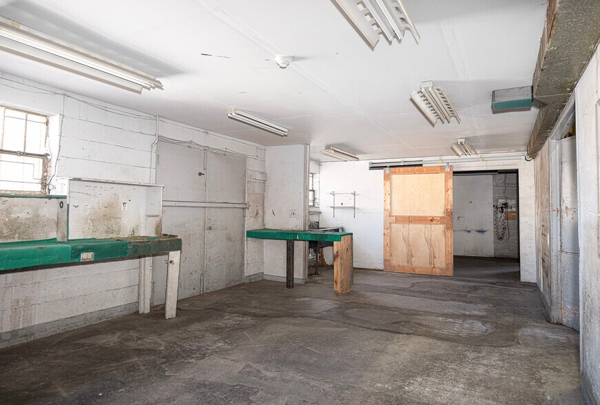 More Photos Of 6412-6418 Frankford Ave, Baltimore Warehouse For Lease