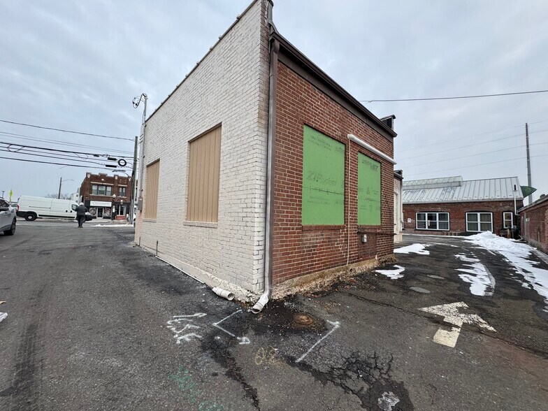 More Photos Of 1049 New Britain Ave, West Hartford Freestanding For Lease