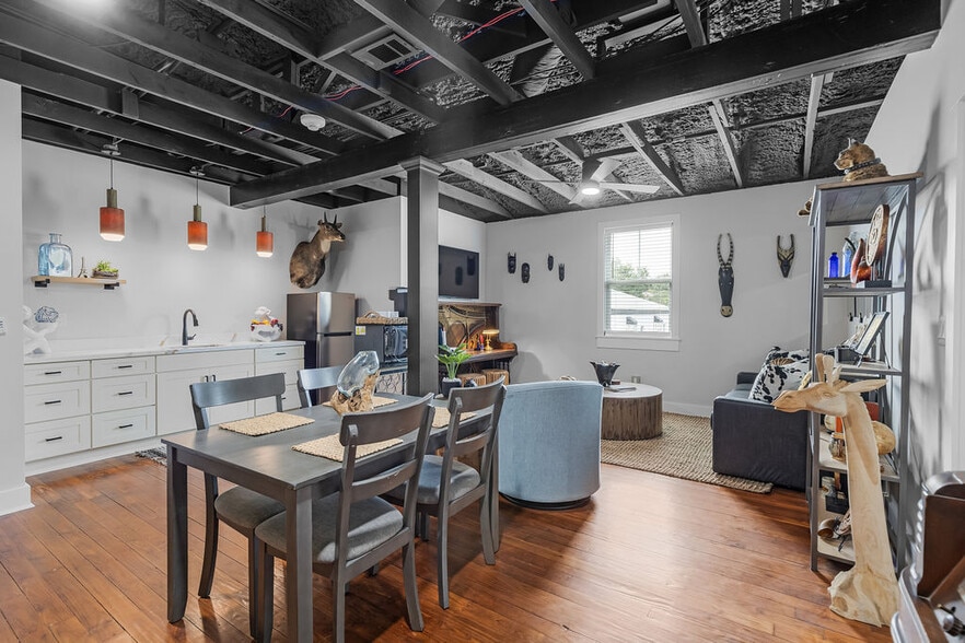 More Photos Of 156 Camellia St, Biloxi General Retail For Sale