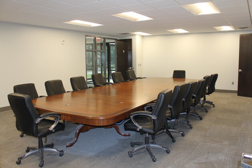 More Photos Of 1300 NW Jefferson Ct, Blue Springs Office For Sale