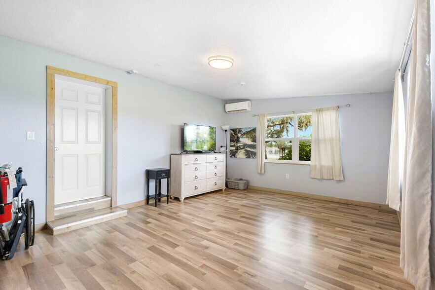 More Photos Of 579 Johnson Lake Rd, De Leon Springs Assisted Living For Sale