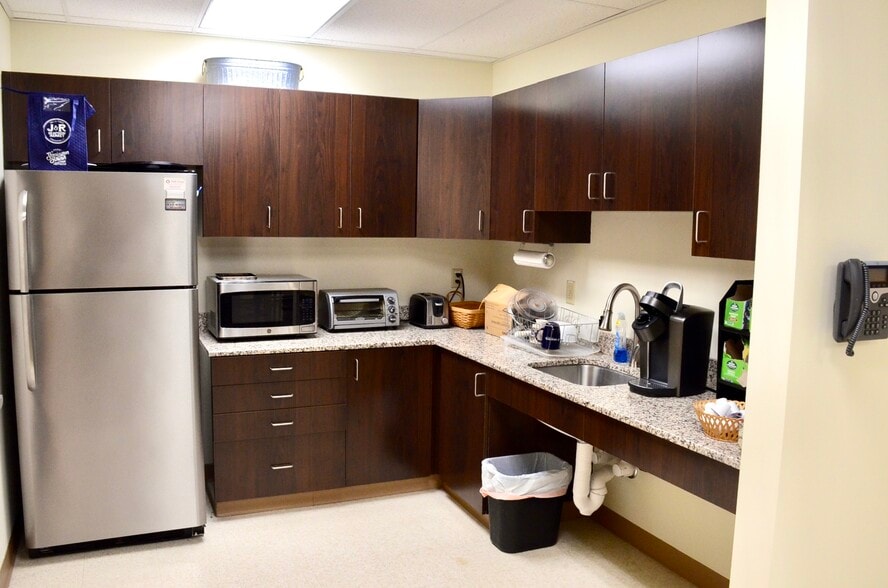 More Photos Of 7 Progress Dr, Cromwell Service For Sale