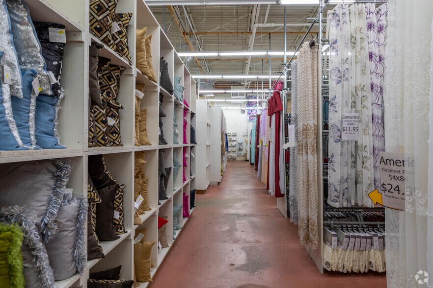 More Photos Of 199 Kedron Ave, Folsom Freestanding For Lease