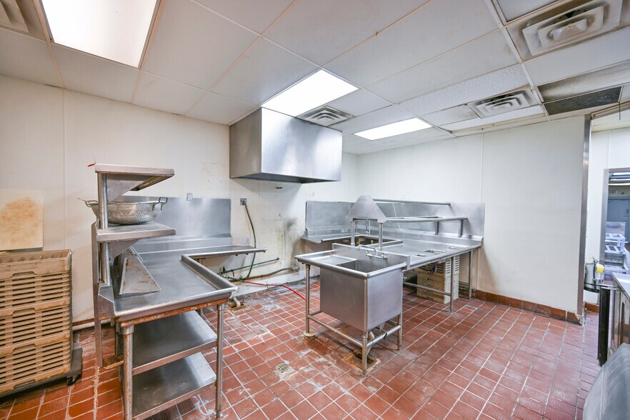 More Photos Of 2508 W 7th Ave, Corsicana Restaurant For Lease