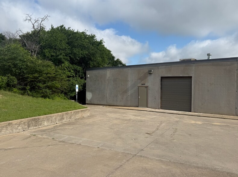 More Photos Of 2300 Race St, Fort Worth Warehouse For Lease