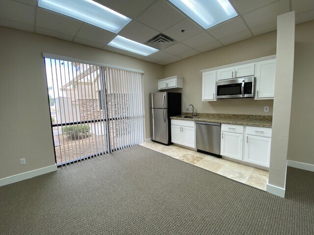 More Photos Of 7440 E Karen Dr, Scottsdale Service For Lease