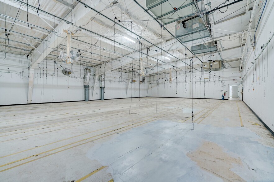 More Photos Of 36 NE 36th St, Oklahoma City Manufacturing For Lease