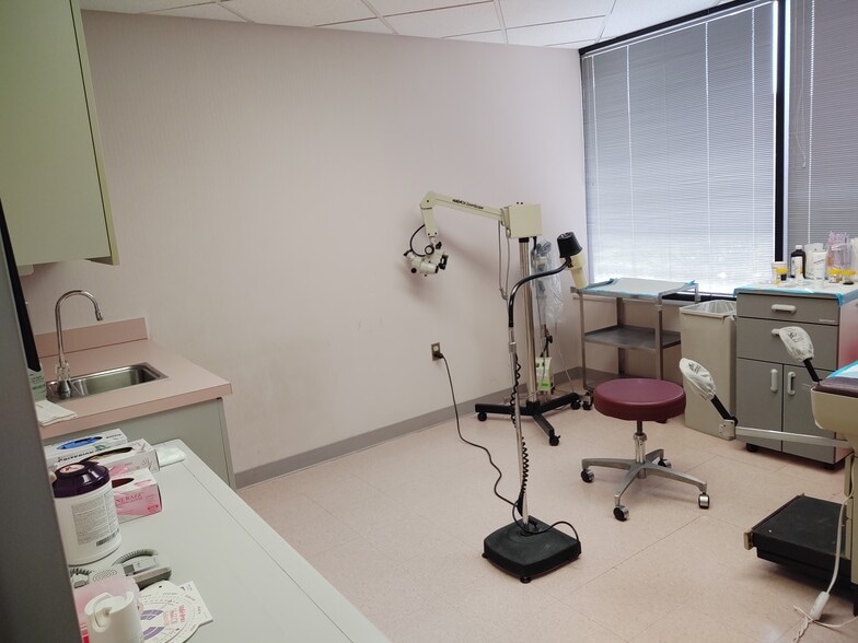 More Photos Of 7350 Van Dusen Rd, Laurel Medical For Sale