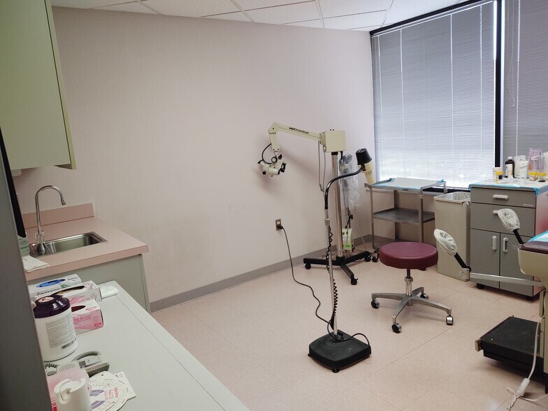 More Photos Of 7350 Van Dusen Rd, Laurel Medical For Sale