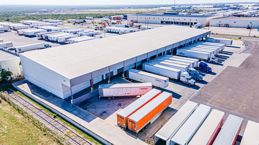 More Photos Of 13806 N Unitec Dr, Laredo Warehouse For Lease