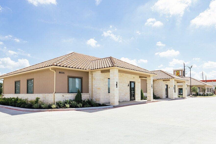 More Photos Of 8525 N Sam Houston Pkwy E, Humble Office For Sale