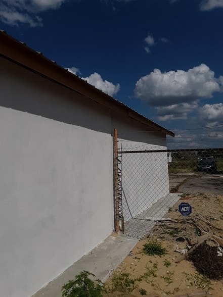 More Photos Of 712 N Ridgewood Dr, Sebring Industrial For Sale