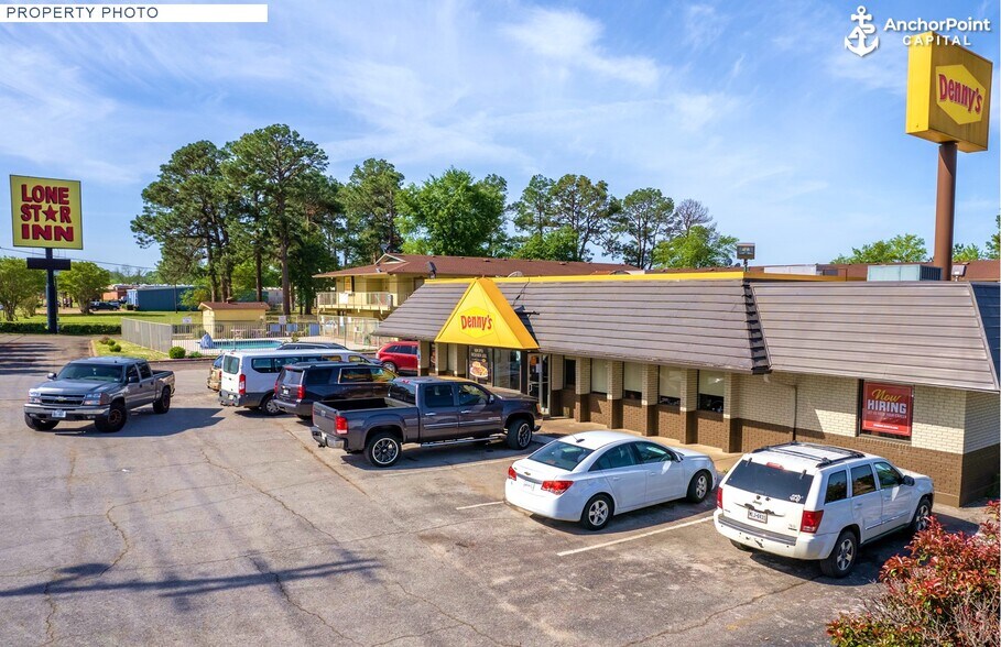 More Photos Of 3422 W Gentry Pkwy, Tyler Restaurant For Lease