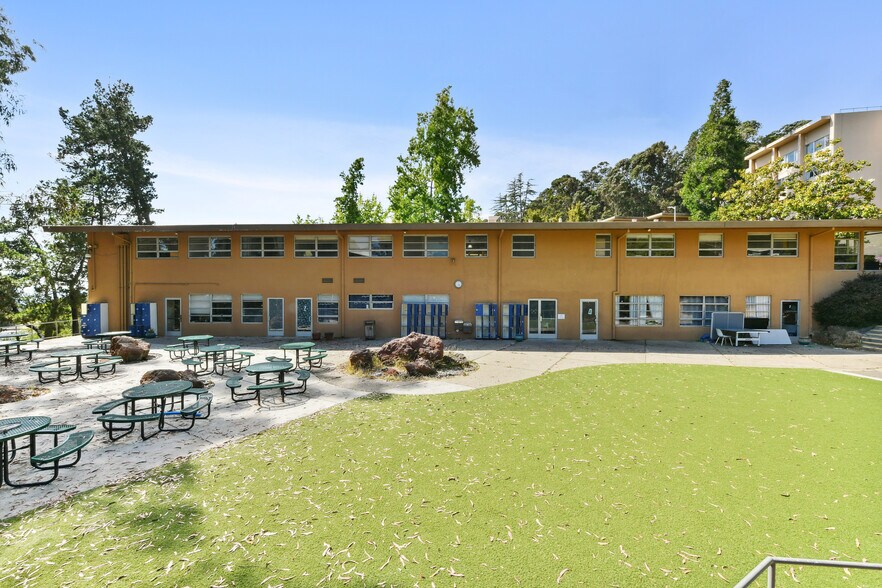 More Photos Of 3500 Mountain Blvd, Oakland Schools For Lease