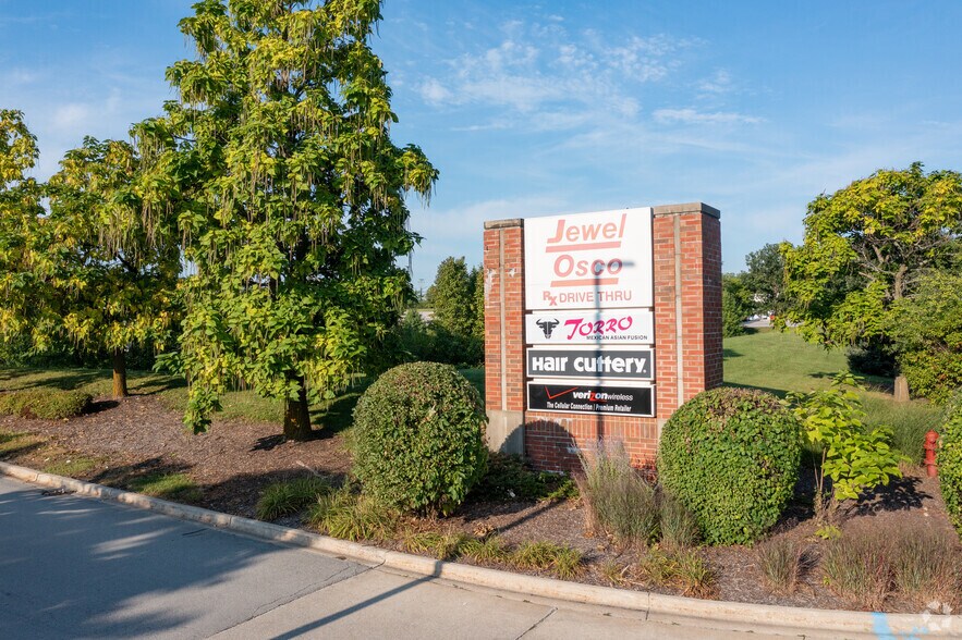 More Photos Of 16521-16615 W 159th St, Lockport Storefront For Lease