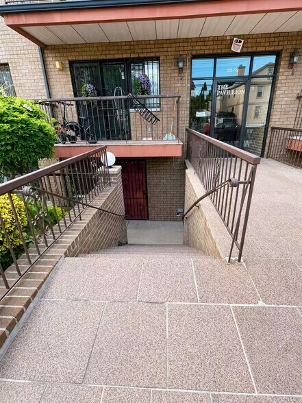 More Photos Of 12215 25th Rd, Flushing Specialty For Sale