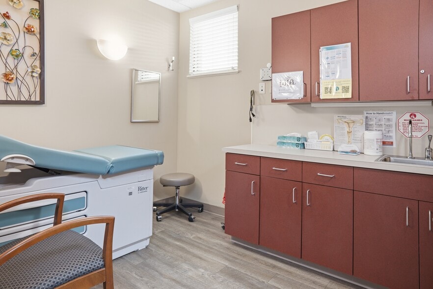 More Photos Of 1729 Lakeland Hills Blvd, Lakeland Medical For Sale