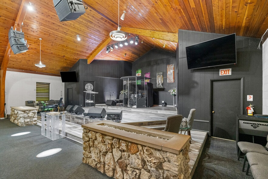 More Photos Of 6202 Dupont St, Flint Religious Facility For Sale