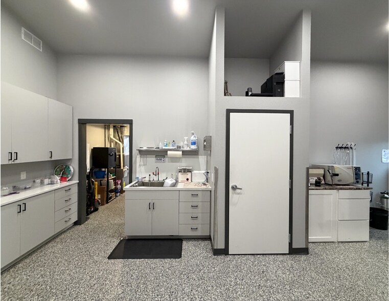 More Photos Of 19223 E Appleway Ave, Greenacres Freestanding For Lease