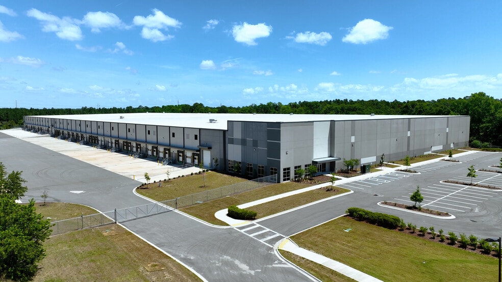 More Photos Of 2983 Faye Rd, Jacksonville Warehouse For Lease