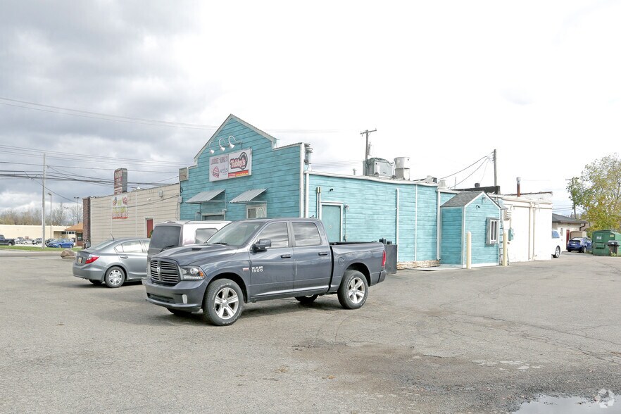 More Photos Of 67353-67365 S Main St, Richmond Storefront For Lease