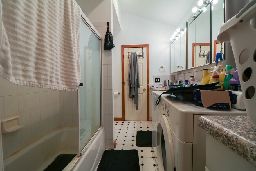 More Photos Of 40523 N Il Route 83, Antioch Apartments For Sale