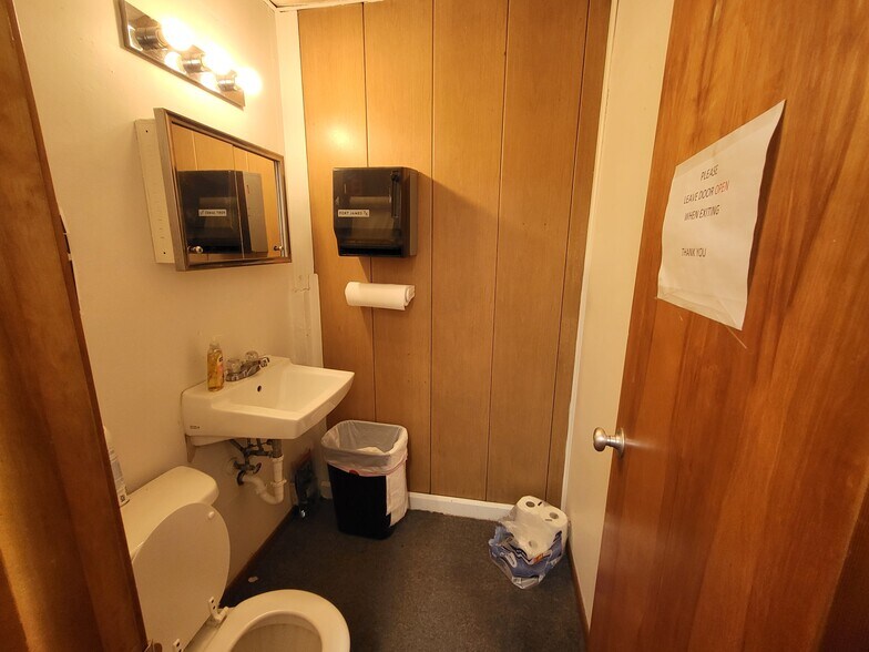 More Photos Of 516 Adele Ave, Joplin Distribution For Sale