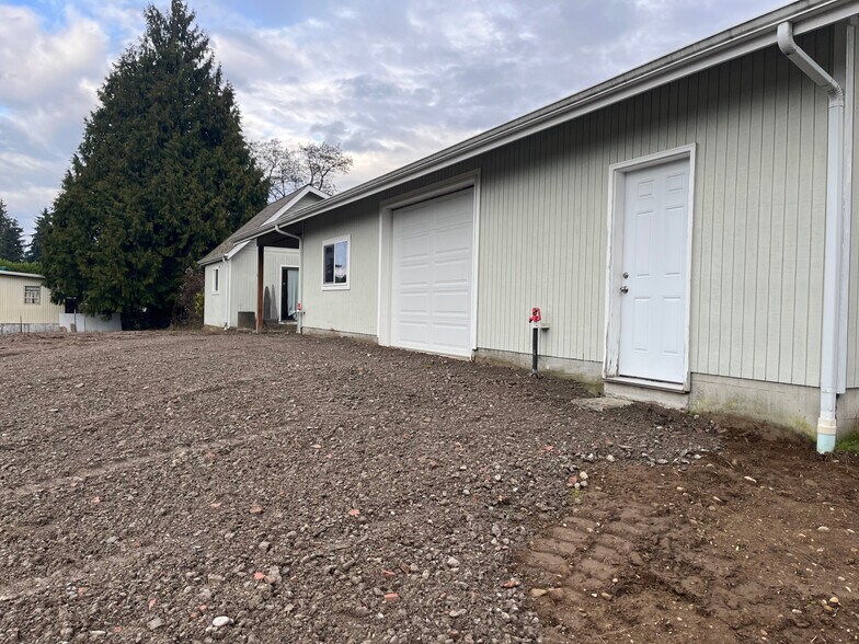 More Photos Of 10902 59th Ave E, Puyallup Service For Lease