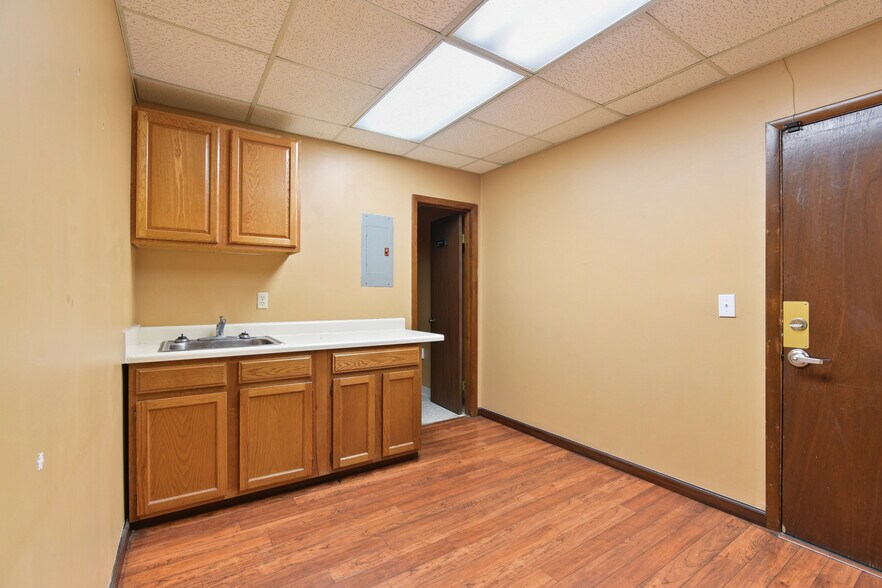 More Photos Of 953 Lane Ave S, Jacksonville Medical For Lease