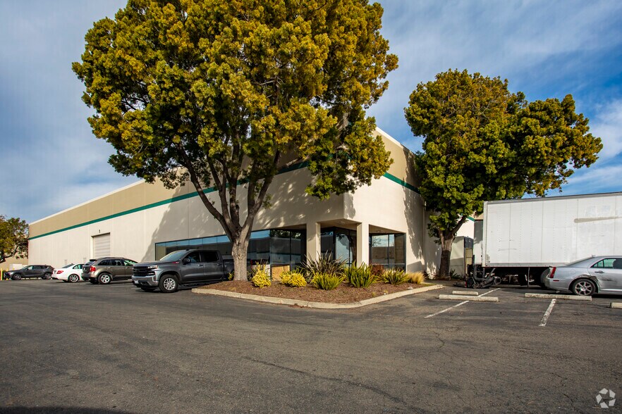 More Photos Of 2351-2357 Lincoln Ave, Hayward Warehouse For Lease