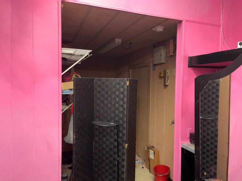 More Photos Of 1906 Parental Home Rd, Jacksonville Storefront For Sale