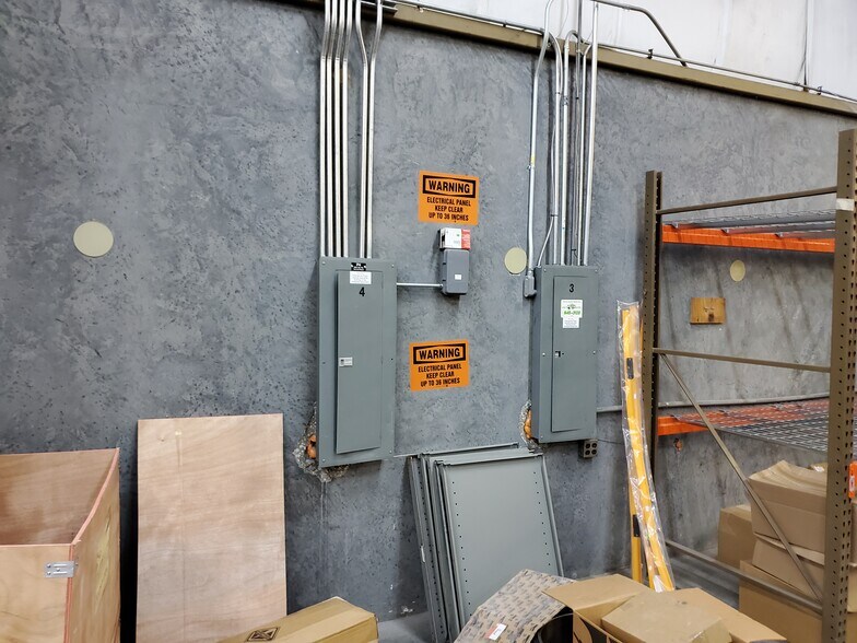More Photos Of 2100-C Palmetto St, Clearwater Warehouse For Lease