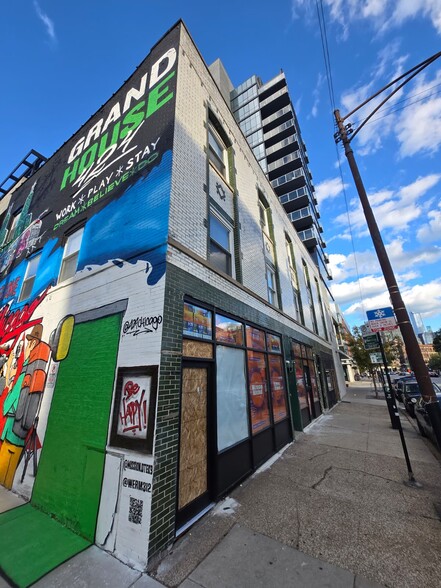 More Photos Of 838-840 W Grand Ave, Chicago Storefront Retail Residential For Lease