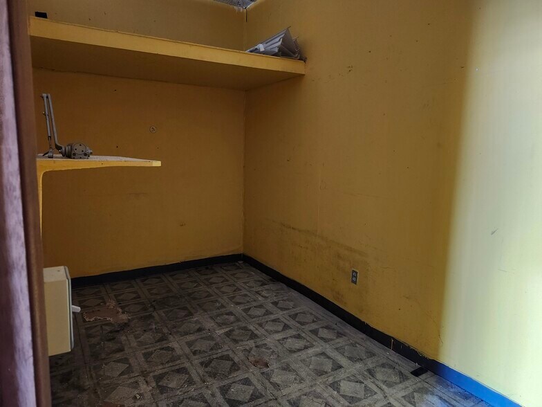 More Photos Of 1457 Meriden Rd, Waterbury Unknown For Lease