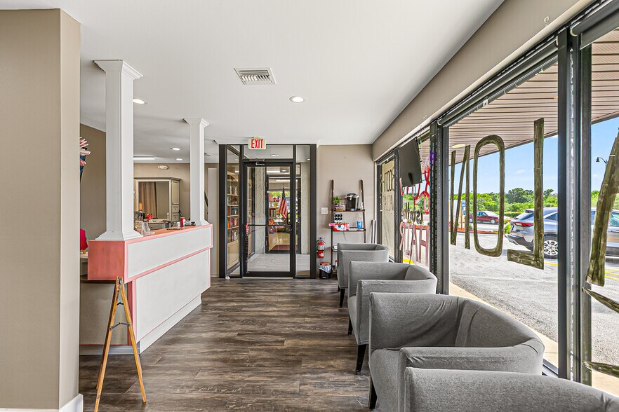 More Photos Of 984 Rockledge Blvd, Rockledge General Retail For Sale