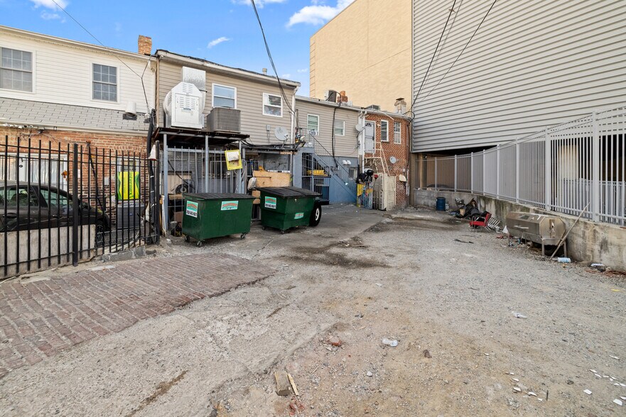 More Photos Of , Washington General Retail For Sale