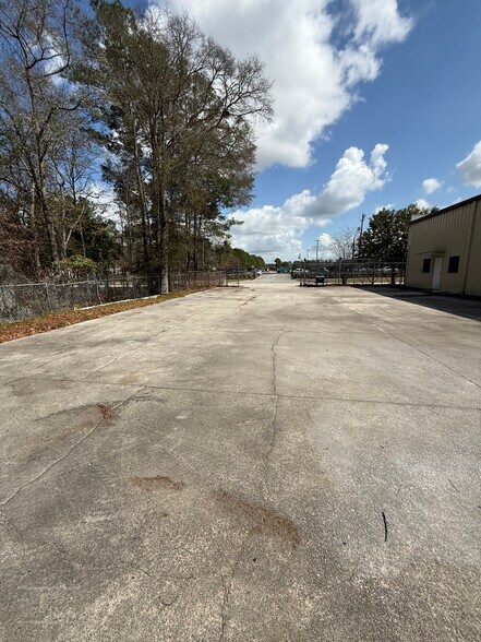 More Photos Of 9559 Hamburg Rd, Ladson Warehouse For Lease