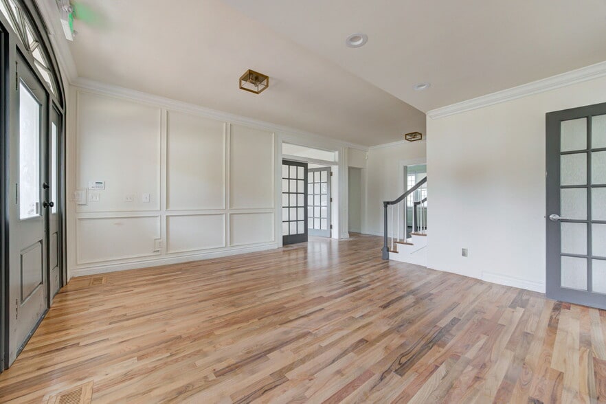 More Photos Of 1319 N Classen Dr, Oklahoma City Office For Lease