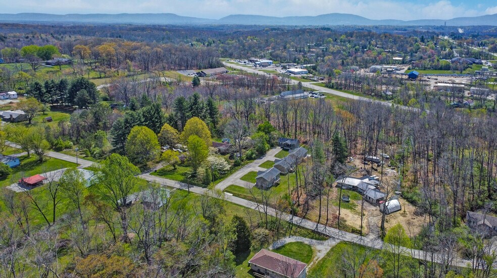 More Photos Of 10 Anthony St, Crossville Multifamily For Sale