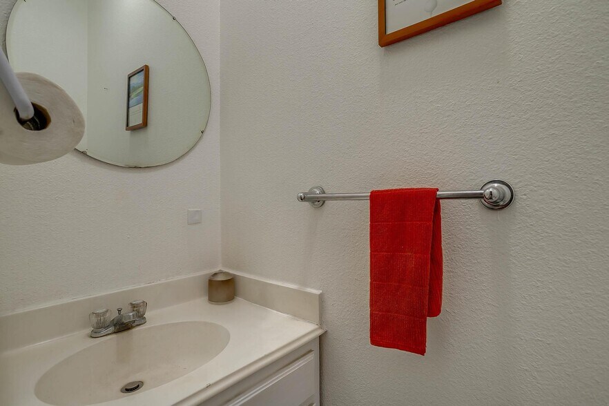 More Photos Of 110 Gotcher Ave, Lake Dallas Warehouse For Sale