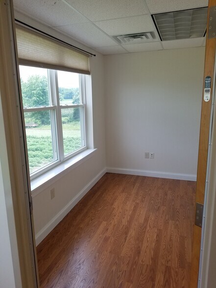 More Photos Of 195 Russell St, Hadley Medical For Lease