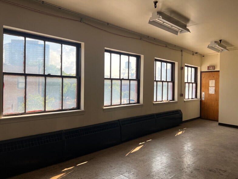 More Photos Of 1410-1440 N Kingsbury St, Chicago Manufacturing For Lease