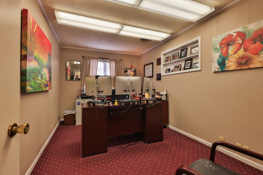 More Photos Of 308 N Lindell St, Martin Office For Sale