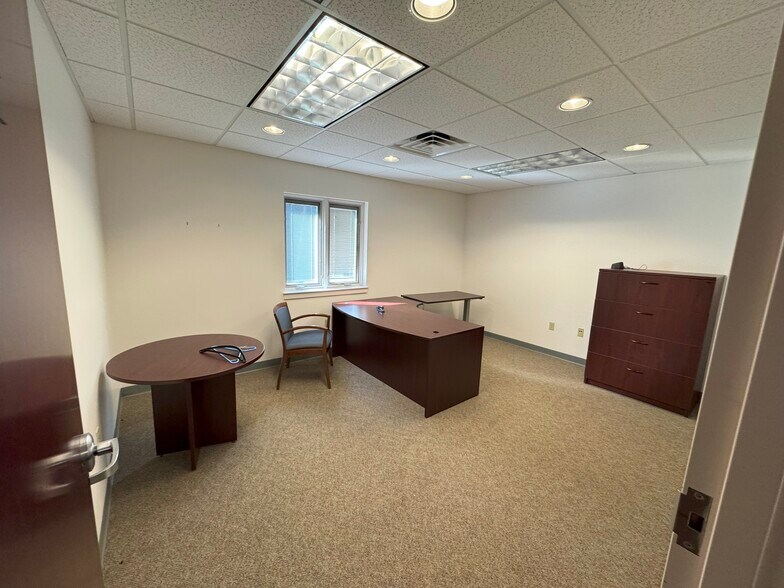 More Photos Of 182 Industrial Rd, Glen Rock Office For Lease