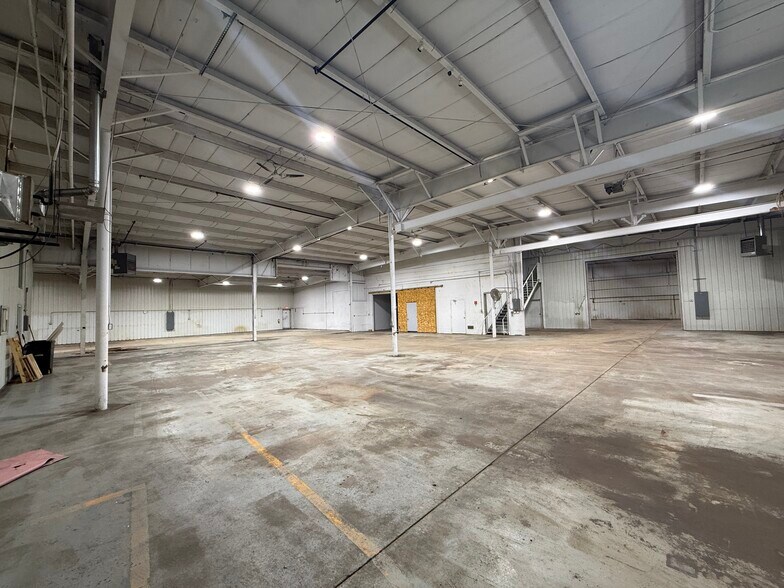 More Photos Of 2927 N Roemer Rd, Appleton Manufacturing For Lease