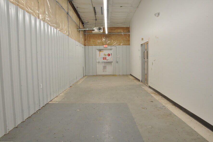 More Photos Of 704 W 3rd Ave N, Aurora Freestanding For Sale