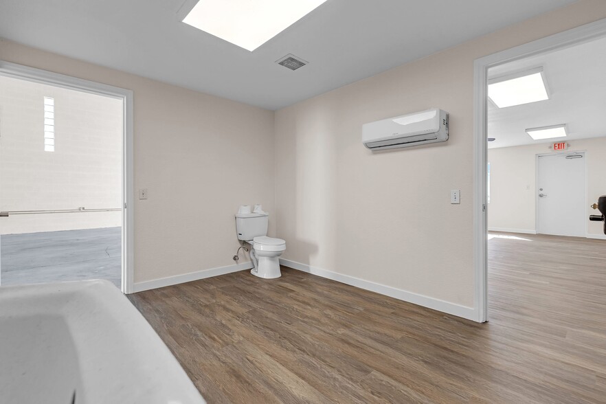 More Photos Of 2956 N Marco St, Las Vegas Manufacturing For Sale