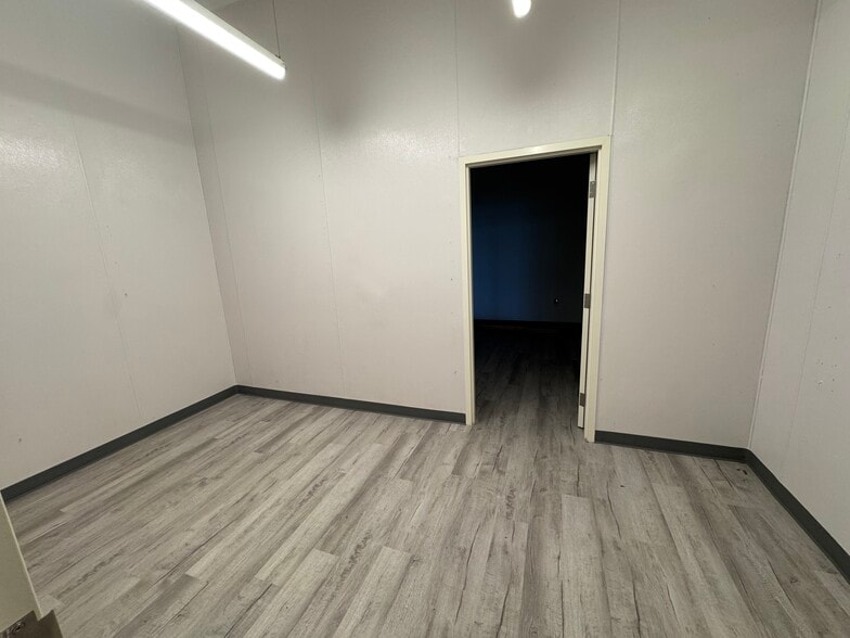 More Photos Of 330 Denton Ave, Auburndale Restaurant For Lease