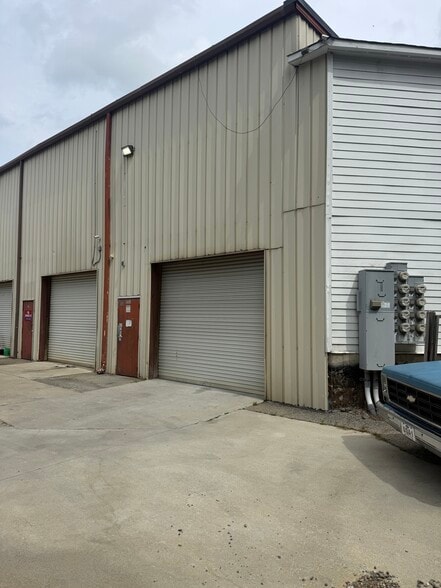 Primary Photo Of 840 Shallowford Rd, Kennesaw Distribution For Lease